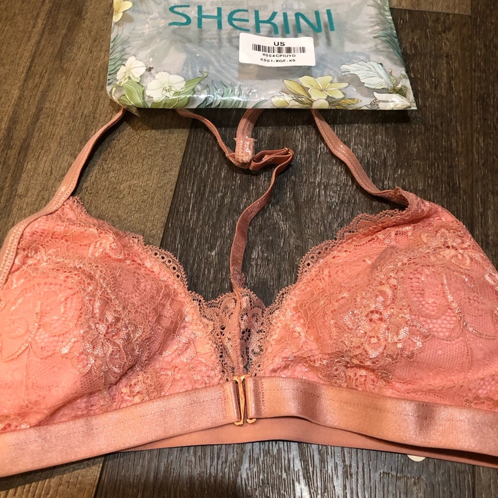 NWT. Shekini Lace Racer Back Front Clip Bra- XS